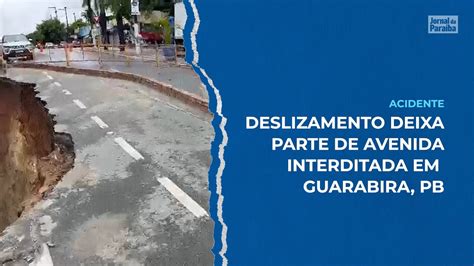 Parte de avenida é interditada após deslizamento de barreira em