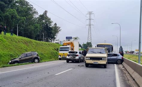 Engavetamento Provoca Congestionamento No Contorno Sul