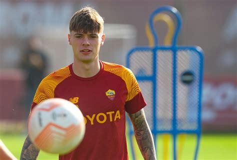 Trigoria La Rifinitura Prima Della Partenza Per Helsinki Foto