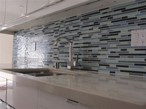 Pin By Adelle Condon On My Style Luxury Kitchen Backsplash Glass Tiles Kitchen Glass Tile