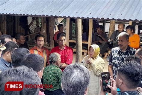 Kunjungan Di Sumba Timur Mensos Ri Tri Rismaharini Tak Lelah Tanggapi