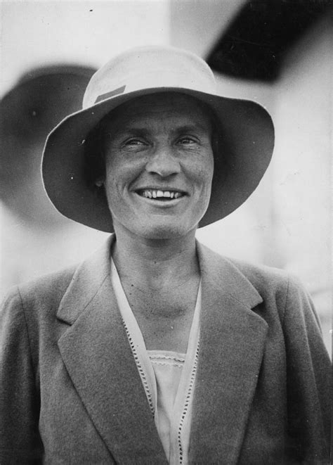 Miss Elizabeth Net Worth - Wiki, Age, Weight and Height, Relationships