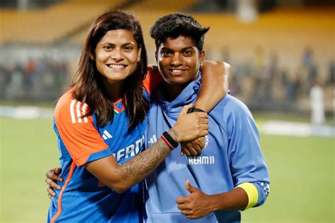 India Women S Cricket Team Pooja Vastrakar Profile Stats Videos