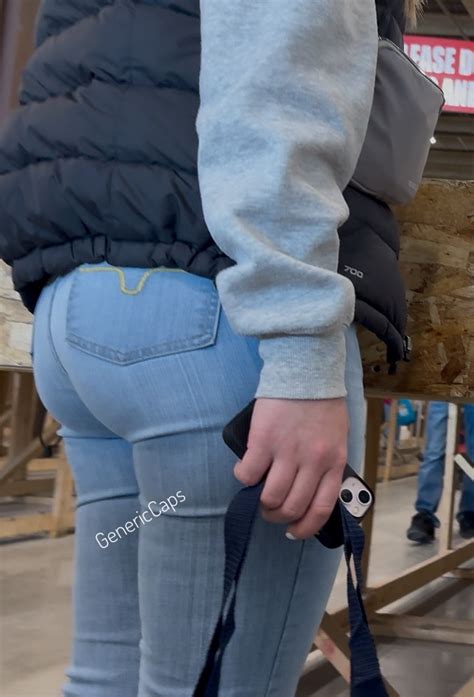 Hot Blonde Milf In Tight Jeans With A Great Ass GIFS Face OC Tight Jeans Forum