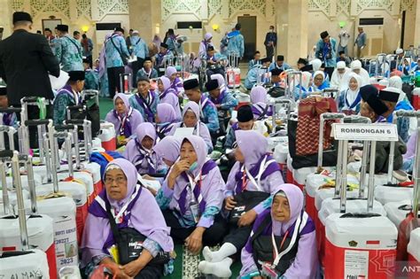 Calon Haji Gelombang Pertama Telah Berangkat Via Bandara Soetta