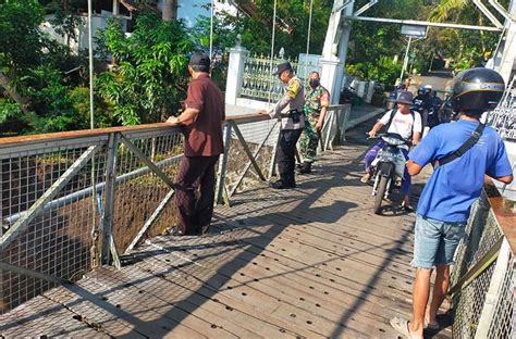 Talut Pondasi Ambrol Bangunan Cagar Budaya Jembatan Gantung Duwet