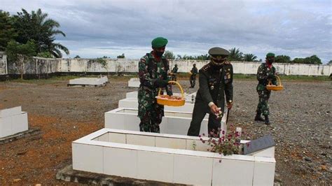 Peringati HUT Ke 75 TNI Dandim Nagan Raya Ziarah Ke Makam Pahlawan Dan