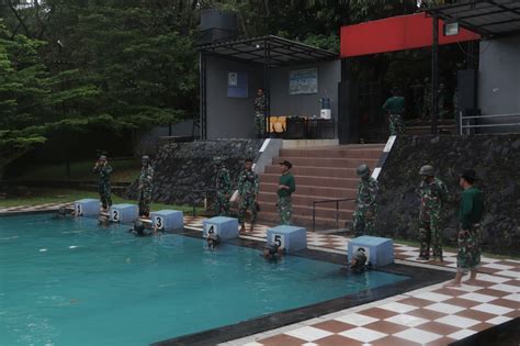 PRAJURIT YONROKET 1 MARINIR LAKSANAKAN UNPD RENANG MILITER