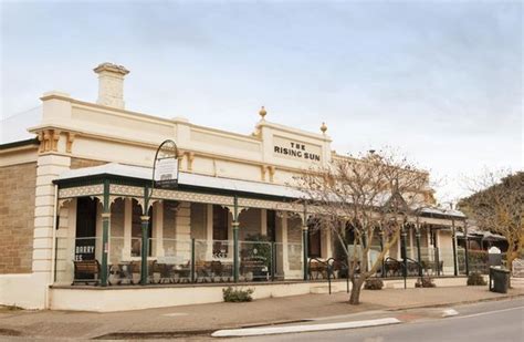 THE RISING SUN HOTEL - Prices & Inn Reviews (Auburn, Australia)