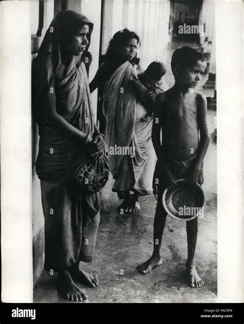 Bengal famine hi-res stock photography and images - Alamy