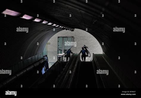 L Attraversamento Pedonale Di Tyne Tunnel Di Grado Immagini E