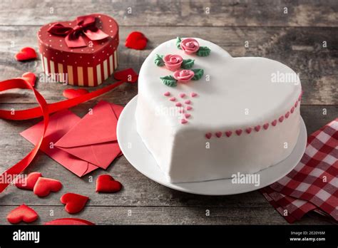 Pastel de corazón para el día de San Valentín día de la Madre o