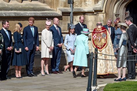 See Kate Middletons Perfect Curtsy To The Queen On Easter