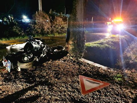 Incidente Mortale Rimini Finisce Con La Moto Contro Un Palo E Muore