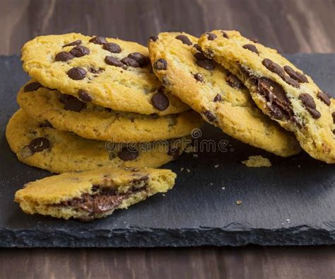 Galletas De Microprocesador De Chocolate Con Los Palillos De Canela