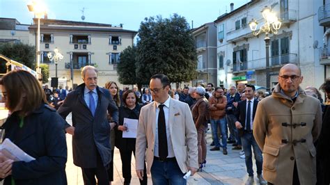 Genzano Di Lucania La Piazza Con Bardi