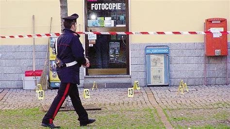 Tre Colpi Di Pistola In Strada Consulente Gambizzato Cronaca