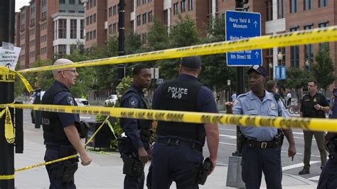 Navy Yard Shooting Rampage 12 Killed Dead Suspect Identified Cnn