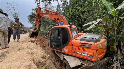 Chia S C C B C T I The Excavator Handles Mud Very Well When It Gets