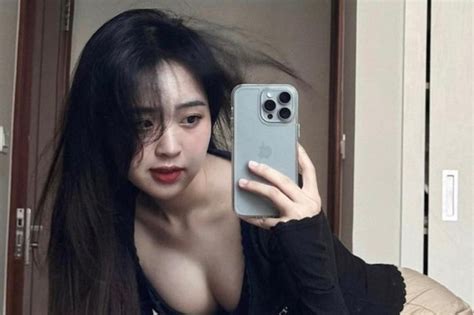 Hot girl thị phi công khai tình tứ với hiện tượng mạng mới nổi Tạp chí Doanh Nghiệp Việt Nam