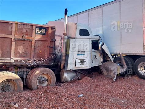 Tráiler Sin Frenos Provoca Fuerte Accidente En La México Querétaro