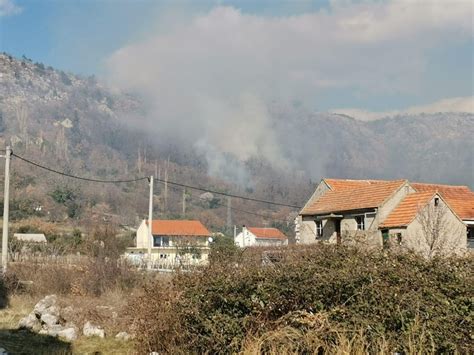 Slobodna Dalmacija Veliki Po Ar No En Jakom Burom Prijeti Ku Ama Ali