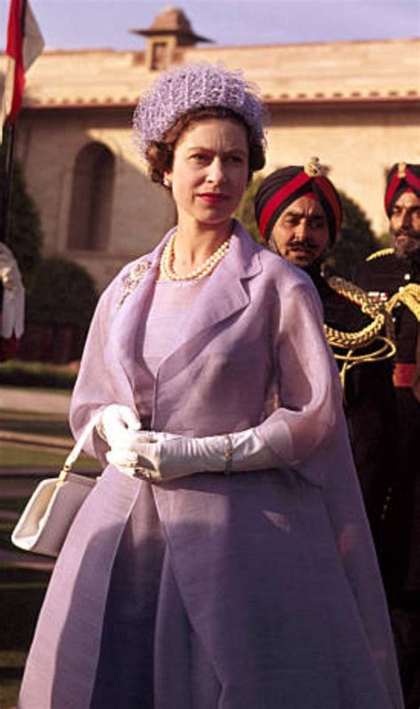 1961. India. Purple Dress | Regina elisabetta, Lady, Donne