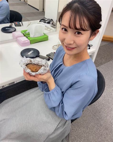 島津咲苗さんのインスタグラム写真 島津咲苗instagram 「お昼食べられず、結局今 🍠 今日も お疲れ様でした 🍠 安納芋 焼き芋」11月3日 19時58分