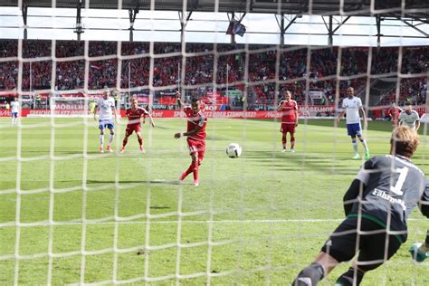 Schanzer Verabschieden Sich Mit Einem Remis Gegen Schalke FC