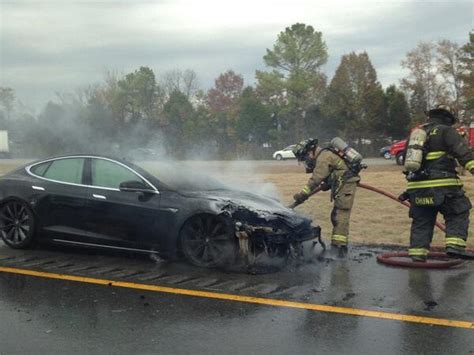 El dueño del tercer Tesla Model S incendiado nos cuenta cómo pasó