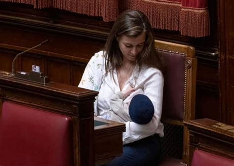 Gilda Sportiello La Prima Deputata Mamma In Aula Con Il Suo Federico