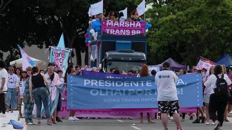 Marsha Trans Do Brasil Bras Lia Recebe Primeira Edi O Veja Fotos E