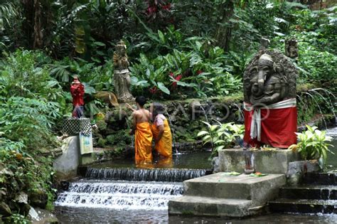 Wisata Religi Simbol Toleransi ANTARA Foto