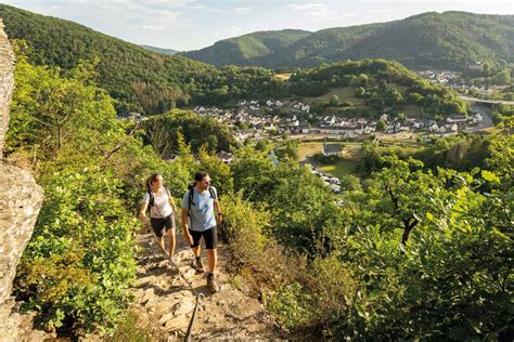 Das Ahrtal Von Blankenheim Bis An Den Rhein Wandern Wein Und Genuss