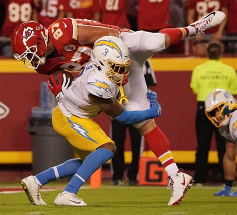 Travis Kelce body-slammed after joking about Jason getting hip-tossed