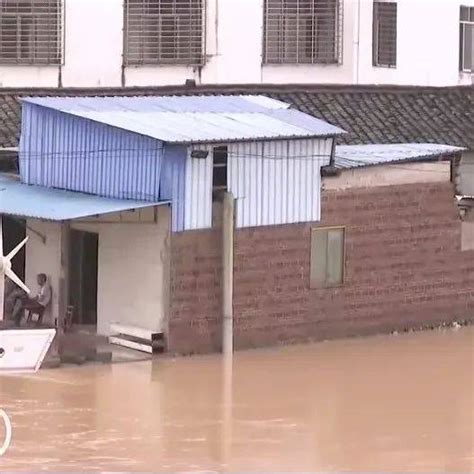 南方多地突发暴雨！福建一地暴雨引发山体滑坡，8人遇难，国家防汛应急响应启动→福建武平：暴雨引发山体滑坡致8死部分广西