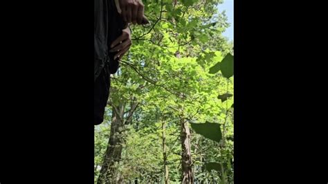 穿孔的twink在树林里撒尿 Pornhub Gay
