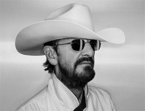 Ringo Starr anuncia novo album country Look Up ouça Time On My