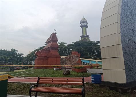 Gapura Alun Alun Taman Pataraksa Ambruk Begini Penjelasan Kadis Lh