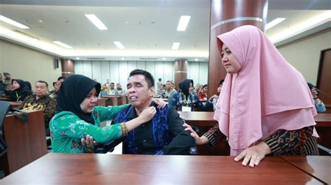 Momen Haru Anak Polisi Korban Bom Surabaya Lolos Rekrutmen Bintara