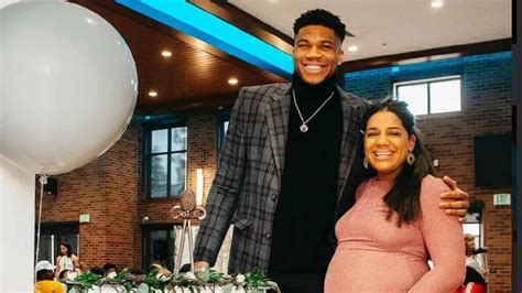 Giannis Antetokounmpo Girlfriend All About The Milwaukee Bucks Star