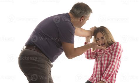 violencia doméstica, abuso y concepto de personas - hombre golpeando a