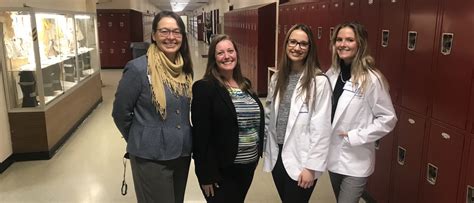 School of Pharmacy students and faculty deliver presentation on opioids at Windham Middle School