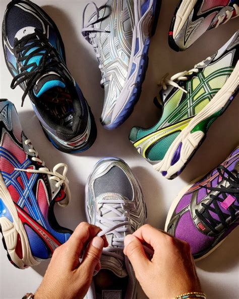 ASICS и Marvel выпустят совместную коллекцию. Кроссовки посвящены ...