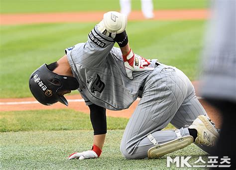 이원석 ‘아픈 곳에 맞았어 Mk포토 Mk스포츠