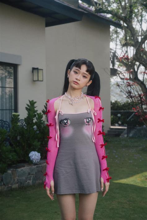 Làm ca sĩ hot girl Linh Ka liên tiếp nhận lời chê bai Báo Tri thức và Cuộc sống TIN TỨC PHỔ