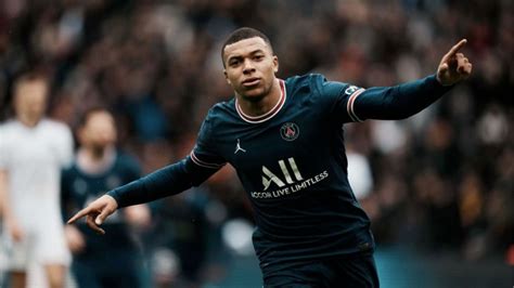 Kylian Mbappé superó a Cavani y se convirtió en el máximo anotador del PSG