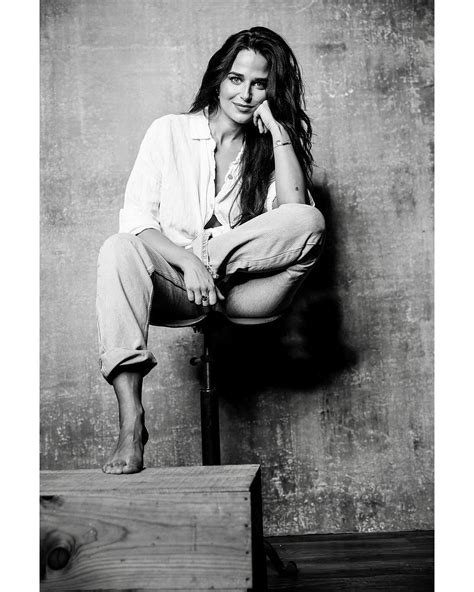 Stephanie Nur's feet