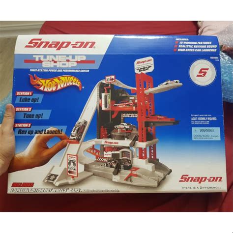 Hot Wheels Snap On Playset Including Nissan Skyline R32 Toyota Celica Shopee Malaysia