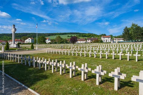 Soldatenfriedhof Aus Dem Weltkrieg In Verdun Frankreich Stock Photo